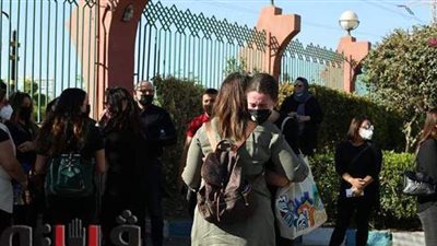 تشييع جثمان إيمان الديب.. جمال مبارك وأحمد موسى أبرز الحضور.. العشرات يؤدون صلاة الجنازة.. وبكاء شقيقتها يتصدر المشهد