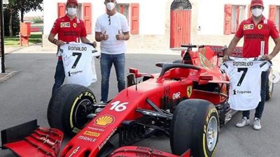 أسطول سيارات كريستيانو رونالدو يستقبل فيراري النادرة | صور