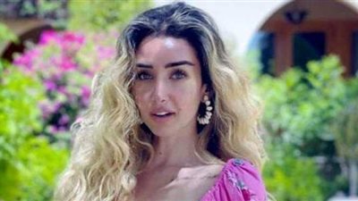 رسالة مفاجئة من محمد الشرنوبي لـ «هنا الزاهد» على ظهورها بكابينة قيادة طائرة