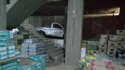 بمليون جنيه.. سلم داخلي يرشد على مستلزمات طبية مجهولة المصدر في أسيوط | صور