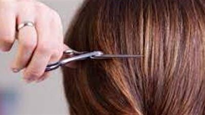 تفسير رؤيا قص الشعر في المنام.. وعلاقته بقضاء الدين وطول العمر