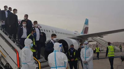 مطار القاهرة يرحل 7 ركاب هنود لإصابتهم بفيروس كورونا