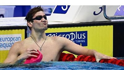 معجزة لن تتكرر.. روسي يحطم الرقم العالمي للسباحة على الظهر مرتين خلال 24 ساعة | فيديو