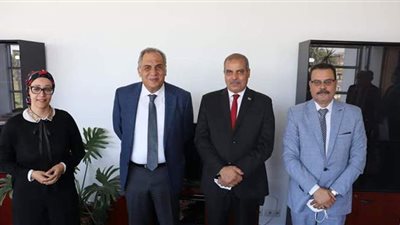 نائب وزير الاتصالات يشيد بمستوى أداء خريجي الأزهر العاملين بالوزارة