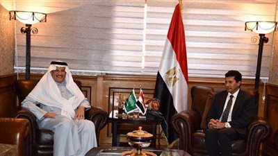 وزير الرياضة يبحث سبل تعزيز التعاون مع السفير السعودي بالقاهرة