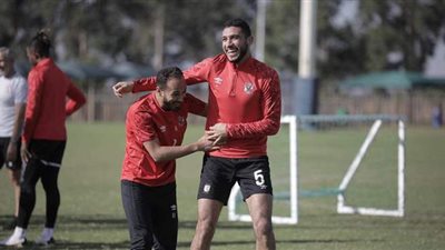 لاعبو الأهلي يحتفلون بعيد ميلاد رامي ربيعة
