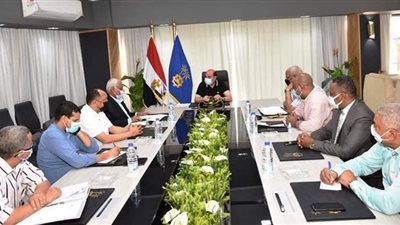 عقب العروض الباهتة لفريق كرة القدم.. اجتماع طارئ لمجلس إدارة نادى أسوان الرياضى | صور