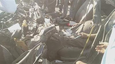 السيارة تحولت لقطعة صفيح.. مصرع شخصين فى حادث تصادم بالصف | صور