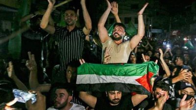 بالصلاة والتكبير.. فلسطينيون يحتفلون بالنصر في باحات المسجد الأقصى | فيديو