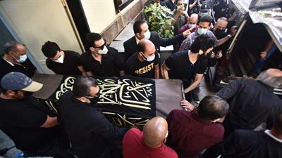 المشاهد الأولى لجنازة سمير غانم.. حسن الرداد يحمل تصريح الفنان الكبير.. السبكي وميرفت أمين أول الحاضرين.. وتجهيز المقبرة استعدادًا لتشييع الجثمان |فيديو