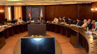 محافظ الإسكندرية يناقش أعمال رفع كفاءة منظومة النظافة