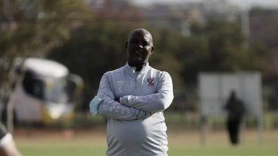 موسيمانى يعقد جلسة مع جهازه المعاون داخل الفندق بجنوب أفريقيا