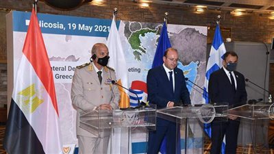 وزير الدفاع يعود لأرض الوطن بعد انتهاء زيارته الرسمية لجمهورية قبرص