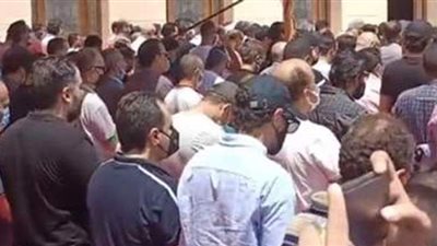 صلاة الجنازة على الفنان الراحل سمير غانم بحضور نجوم الفن والإعلام | فيديو