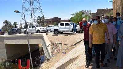 محافظ أسوان يتفقد منطقة السد العالى ويستمع لمشكلات المواطنين | صور