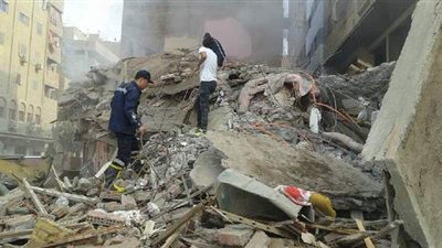 اللقطات الأولى لانهيار عقار في طنطا| فيديو