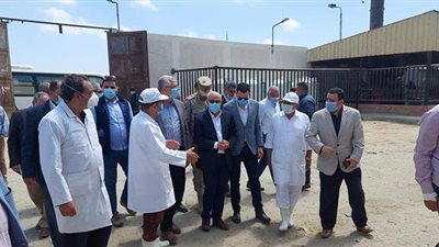 وزير الزراعة ومحافظ بورسعيد يتفقدان المجزر الآلي | صور