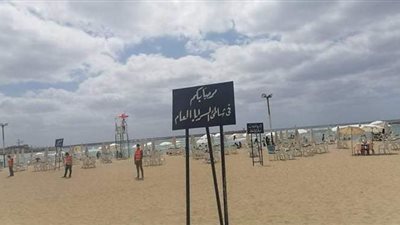 توافد المصطافين على شواطئ الإسكندرية فى أول أيام افتتاحها| صور
