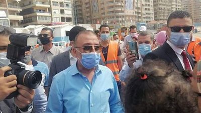 محافظ الإسكندرية فى جولة على الشواطئ.. ونسبة الإشغال ٤٠٪ | صور