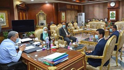 محافظ المنيا يستقبل متدربي البرنامج الرئاسي لتأهيل الشباب للقيادة