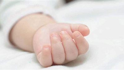 بسبب تبولها اللا إرادي.. أب يقتل طفلته الرضيعة بالحوامدية