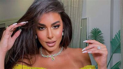 ياسمين صبري بإطلالة مميزة بالأصفر في أحدث ظهور