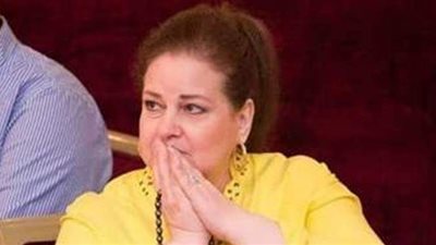 رئيس مكافحة كورونا: دلال عبد العزيز ليست على أجهزة التنفس الصناعي