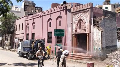 حملات مكثفة لتطهير المنشآت العامة لمواجهة كورونا بأسيوط | صور
