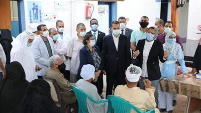 نائب محافظ الوادي الجديد تدشن حملات التطعيم المتنقلة ضد كورونا بالقرى