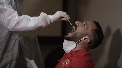 السوبر الإفريقي.. مسحة طبية لبعثة الأهلي بعد الوصول إلى قطر