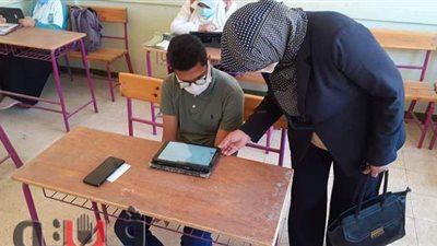 محافظ بني سويف يتابع سير الامتحان التجريبي الثاني للثانوية العامة | صور