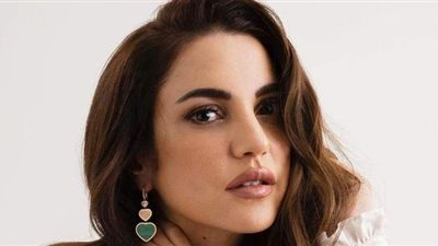 درة تتألق بالأبيض في أحدث إطلالة