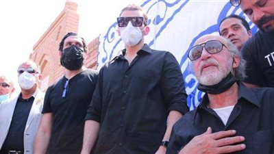 بعد أزمة عزاء سمير غانم.. أحمد السعدني يطالب نقابة الصحفيين بمصور واحد