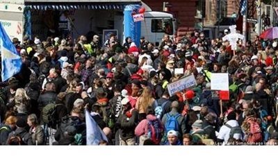 القبض على متظاهرين مناهضين لسياسة مواجهة كورونا في ألمانيا