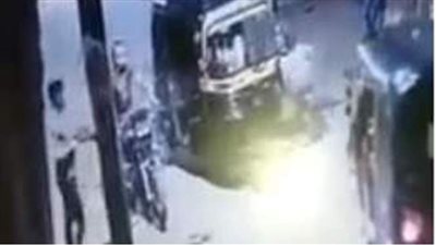 لحظة إطلاق النار على شاب يستقل توك توك بالمنوفية.. والكاميرات تكشف المتهم | فيديو