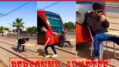 بسيجارة وفنجان قهوة.. مغربي يعرقل سير 