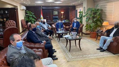 وزير الرياضة يجتمع بلجنتي الزمالك ويكرم المجلس السابق | صور