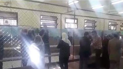 شاهد.. نزلاء سجن المنيا مع ذويهم أثناء زيارة وفد حقوقي