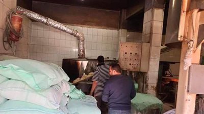 ضبط مخزن مواد غذائية بدون ترخيص والتحفظ على 563 شيكارة دقيق بالمنوفية