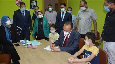 متدربو البرنامج الرئاسي يتفقدون المركز التكنولوجي ومكتبة مصر العامة بالمنيا