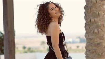 بإطلالة صيفية جذابة.. رنا رئيس تستمتع بالعطلة الصيفية في الجونة