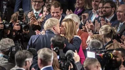 بعد عام من إنجاب طفلهما الأول.. رئيس وزراء بريطانيا يعلن موعد زفافه على كاري سيموندز