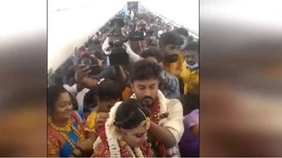 هربا من كورونا.. شاب هندي يستأجر طائرة ساعتين لإقامة حفل زفافه | فيديو