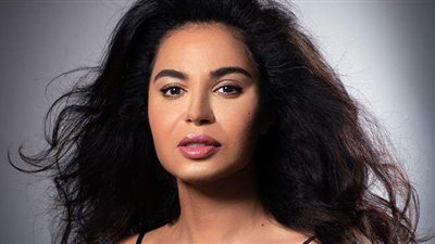 نسرين أمين بإطلالة جريئة في أحدث جلسة تصوير