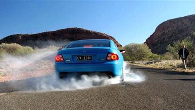 7 طرق للتعامل مع انفجار إطارات سيارتك على المناطق السريعة