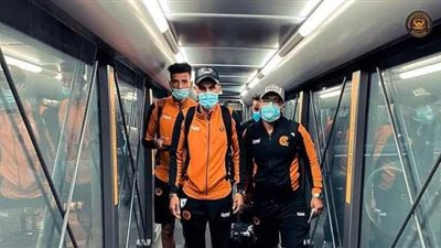 بعثة نهضة بركان تصل مطار الدوحة استعدادا لمواجهة الأهلي في السوبر الأفريقي