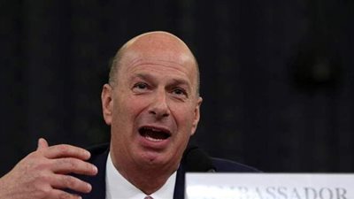 ضحك عليه.. السفير الأمريكي السابق لدى الاتحاد الأوروبي يقاضي بومبيو