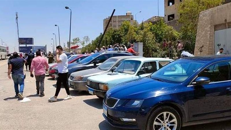 عمال ايديال أمام