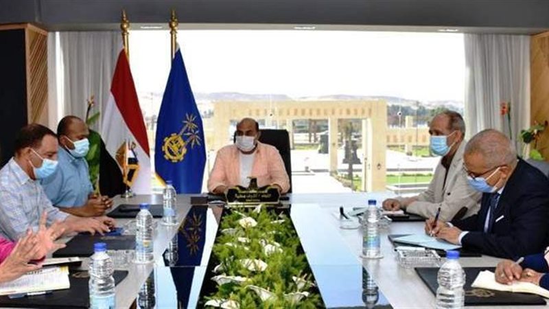 محافظ أسوان اللواء