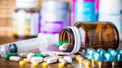 ضبط 4 أشخاص لترويجهم أدوية كورونا وعقارات مخدرة عبر مواقع التواصل الاجتماعي